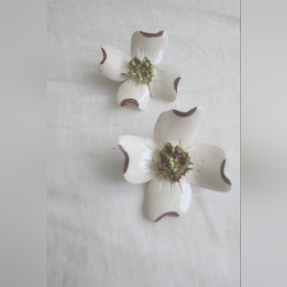 Vtg Pair- Ceramic Dogwood Flower Pin/ Brooches -Flower Pins